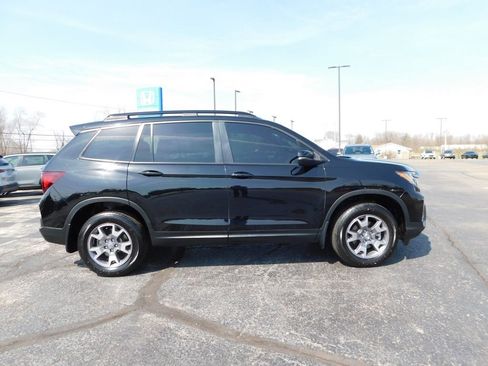 Used 2023 Honda Passport TrailSport image 2
