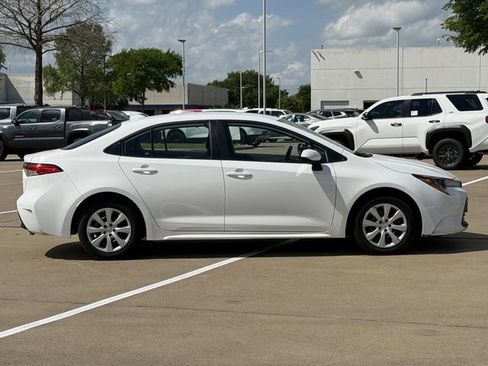 Used 2024 Toyota Corolla LE image 3