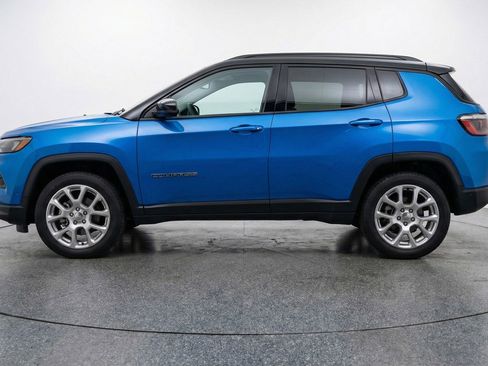 Used 2025 Jeep Compass Limited image 4