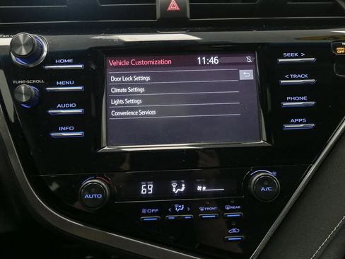 Used 2018 Toyota Camry SE image 27