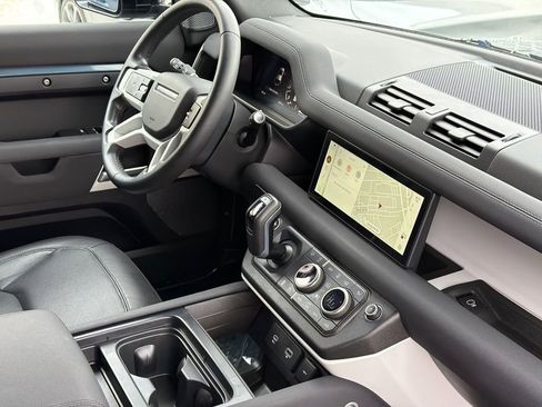 Used 2023 Land Rover Defender 110 S image 9