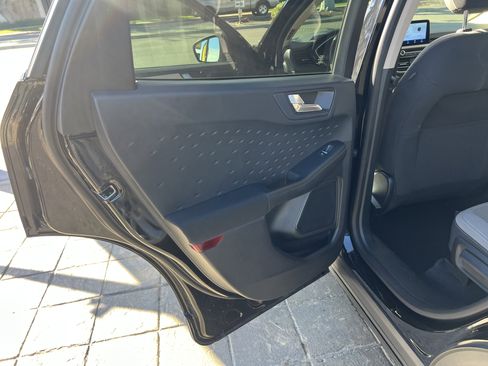 Used 2020 Ford Escape SE image 30