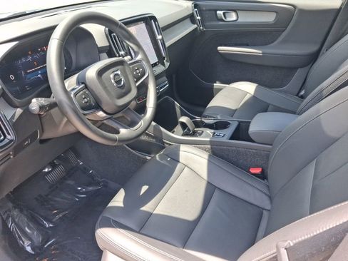 Used 2025 Volvo XC40 B5 Core AWD/4WD image 13