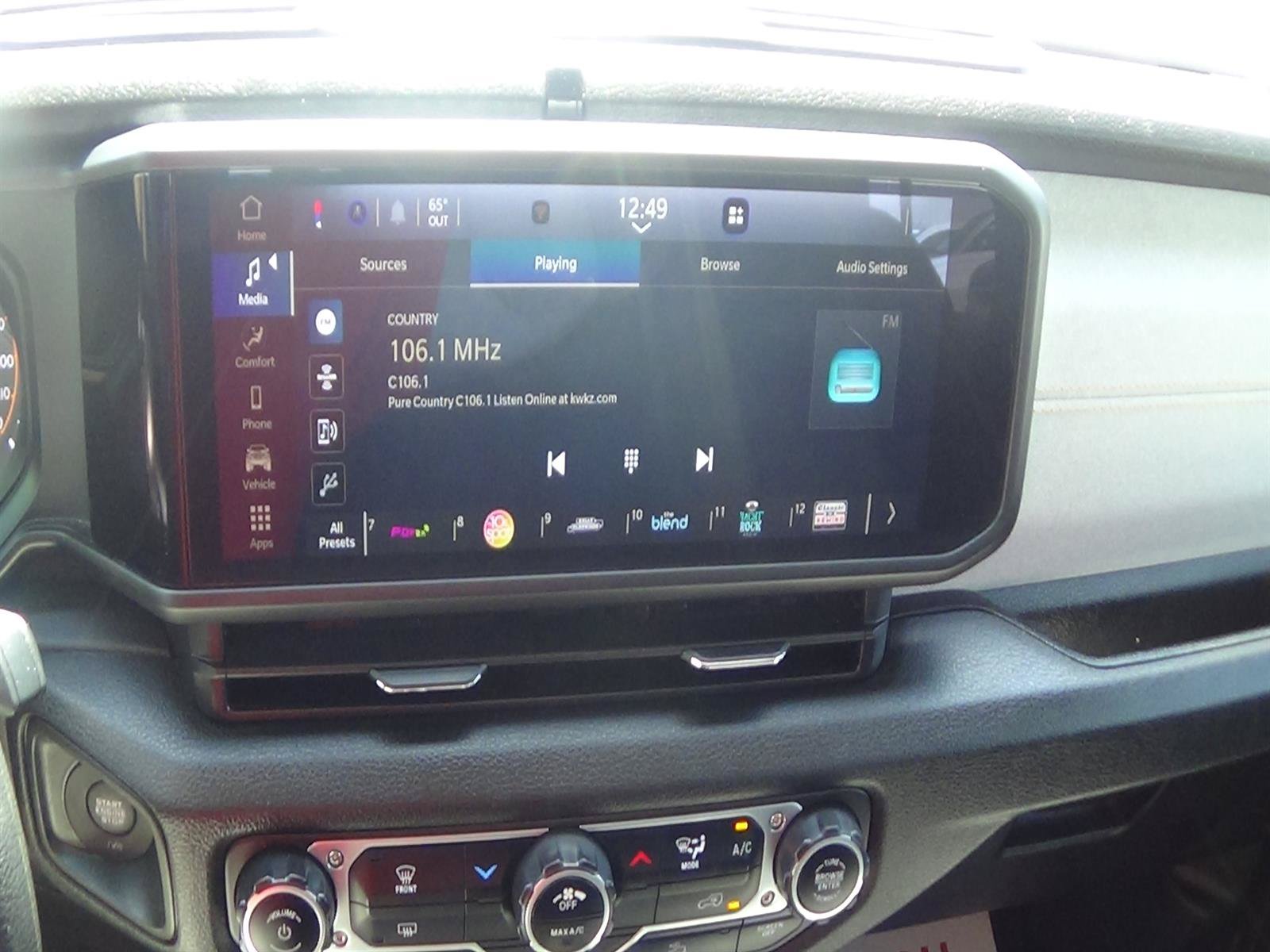 Used 2024 Jeep Gladiator Sport AWD/4WD image 22