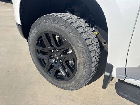 Used 2023 Chevrolet Silverado 1500 LT Trail Boss image 8
