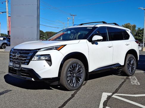 New 2026 Nissan Rogue Platinum w/ Platinum Premium Package image 2