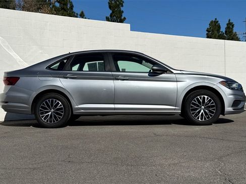 Used 2020 Volkswagen Jetta SE image 6