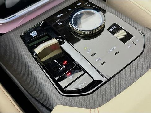 Used 2025 BMW X3 xDrive30i w/ Premium Package image 17