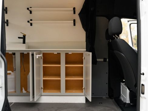 Used 2023 Mercedes-Benz Sprinter 2500 image 3