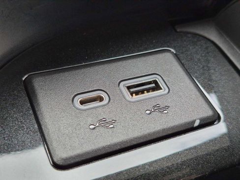 Used 2023 Cadillac Escalade Premium Luxury AWD/4WD image 29