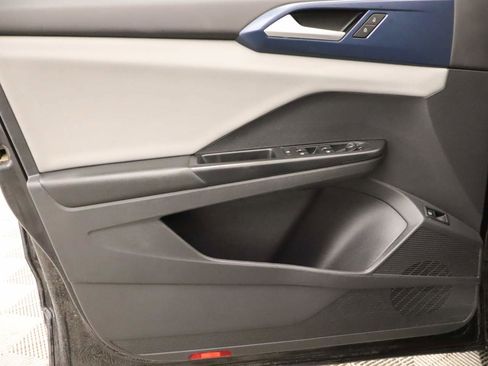 Used 2022 Volkswagen Taos SE image 17