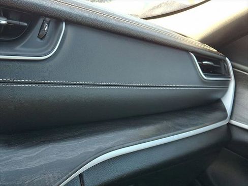 Certified 2024 Jeep Grand Cherokee Limited image 31