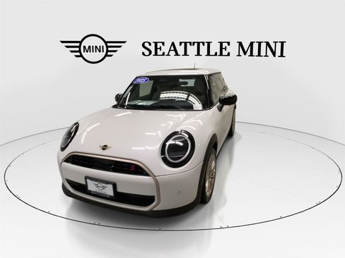Certified 2025 MINI Cooper S image 4