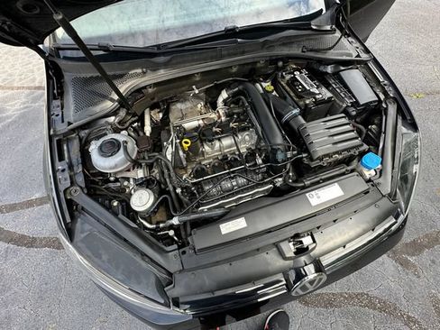 Used 2019 Volkswagen Golf 4-Door FWD image 32