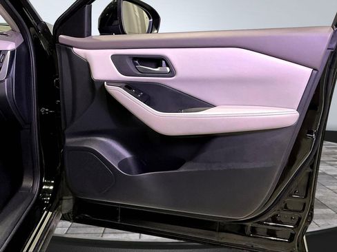 Used 2025 Nissan Rogue SV image 27