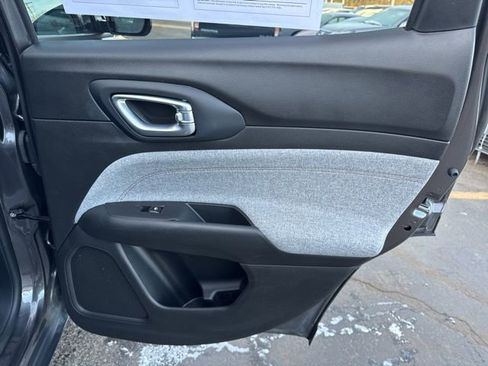 Used 2023 Jeep Compass Latitude image 21