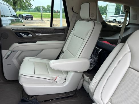Used 2022 GMC Yukon Denali w/ Denali Premium Package RWD image 35