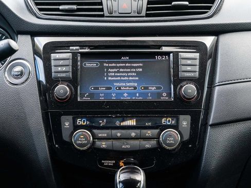 Used 2018 Nissan Rogue SV FWD image 28