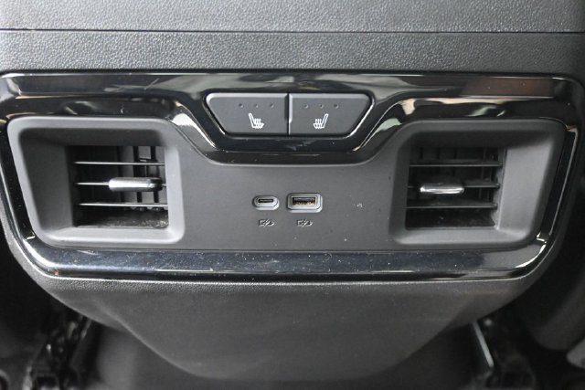 Used 2024 GMC Sierra 1500 AT4 w/ Technology Package AWD/4WD image 13