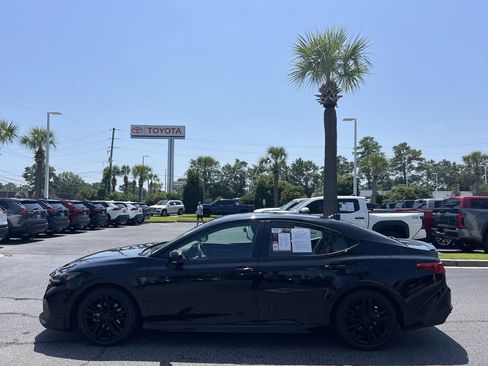 Used 2025 Toyota Camry SE FWD image 7