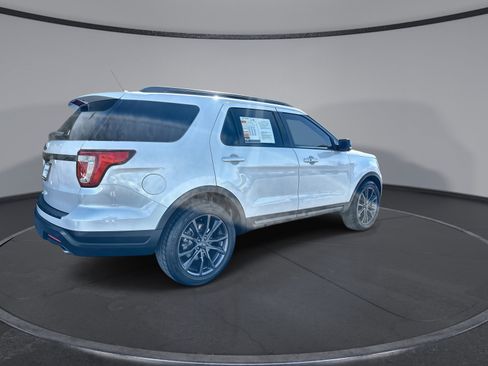 Used 2018 Ford Explorer XLT w/ Equipment Group 202A image 8