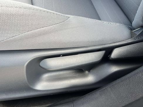 Used 2025 Toyota Corolla SE FWD image 27