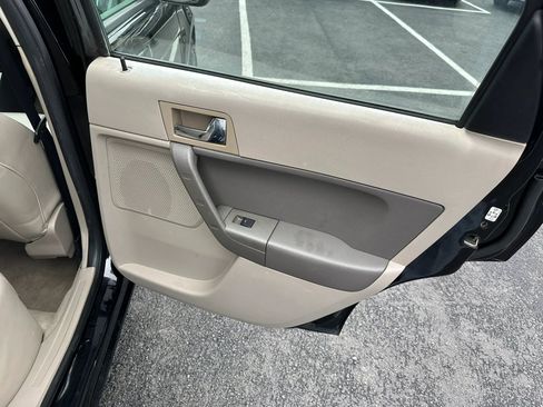 Used 2011 Ford Focus SES w/ 401A Rapid Spec Order Code FWD image 12