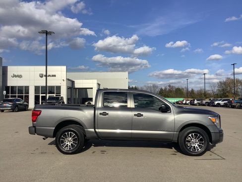 Used 2024 Nissan Titan SV image 8