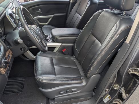 Used 2018 Nissan Titan SL image 16