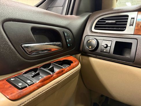 Used 2012 GMC Yukon XL Denali image 43