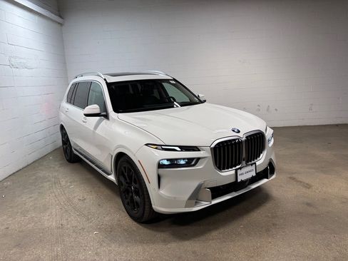 Used 2023 BMW X7 xDrive40i image 4