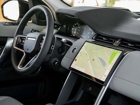 Used 2024 Land Rover Discovery Sport S image 30