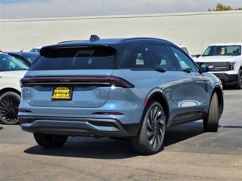 New 2026 Lincoln Nautilus Reserve w/ Jet Appearance Package image 4