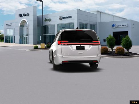 New 2026 Chrysler Pacifica Select image 13