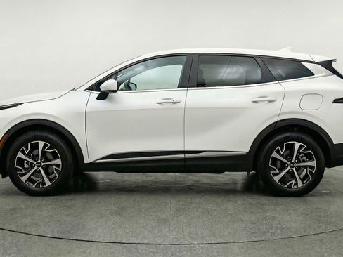 Used 2025 Kia Sportage LX image 5