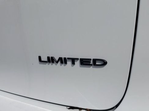 New 2026 Chrysler Pacifica Limited w/ S Appearance Package FWD image 7