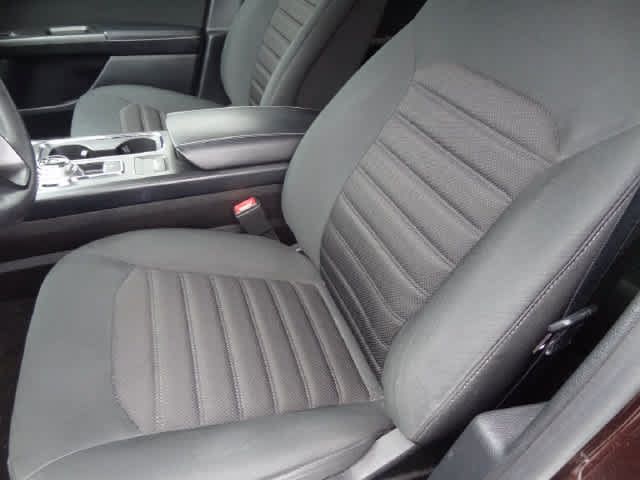 Used 2019 Ford Fusion SE FWD image 6