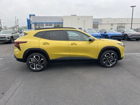 Used 2024 Chevrolet Trax RS w/ Sunroof Package image 7