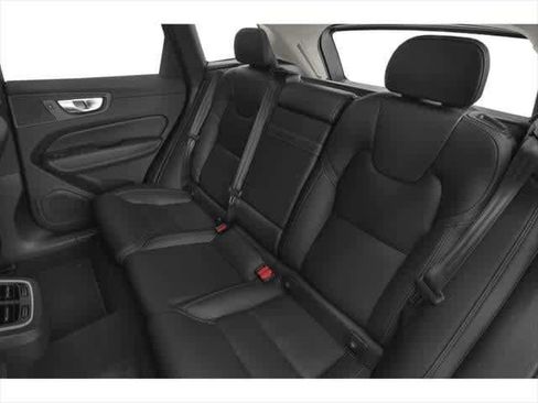 Used 2022 Volvo XC60 B6 Inscription w/ Climate Package image 13