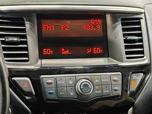 Used 2015 Nissan Pathfinder S AWD/4WD image 6