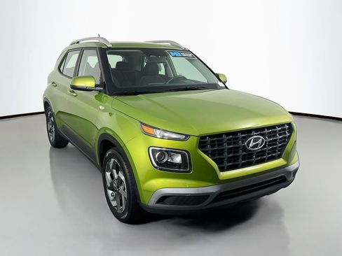 Used 2024 Hyundai Venue SEL FWD image 3