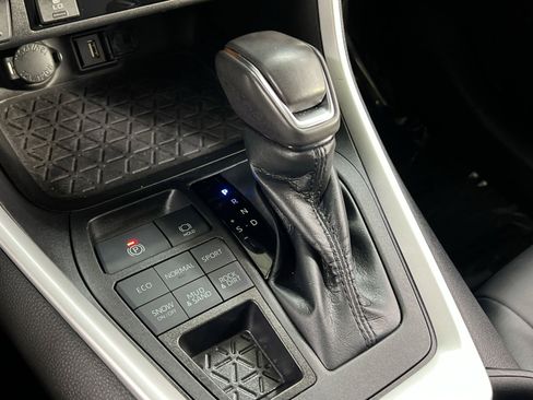 Used 2022 Toyota RAV4 XLE Premium image 26