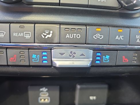 Used 2024 Ford F350 Lariat w/ Camper Package image 32