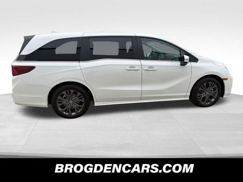 New 2026 Honda Odyssey Touring image 2
