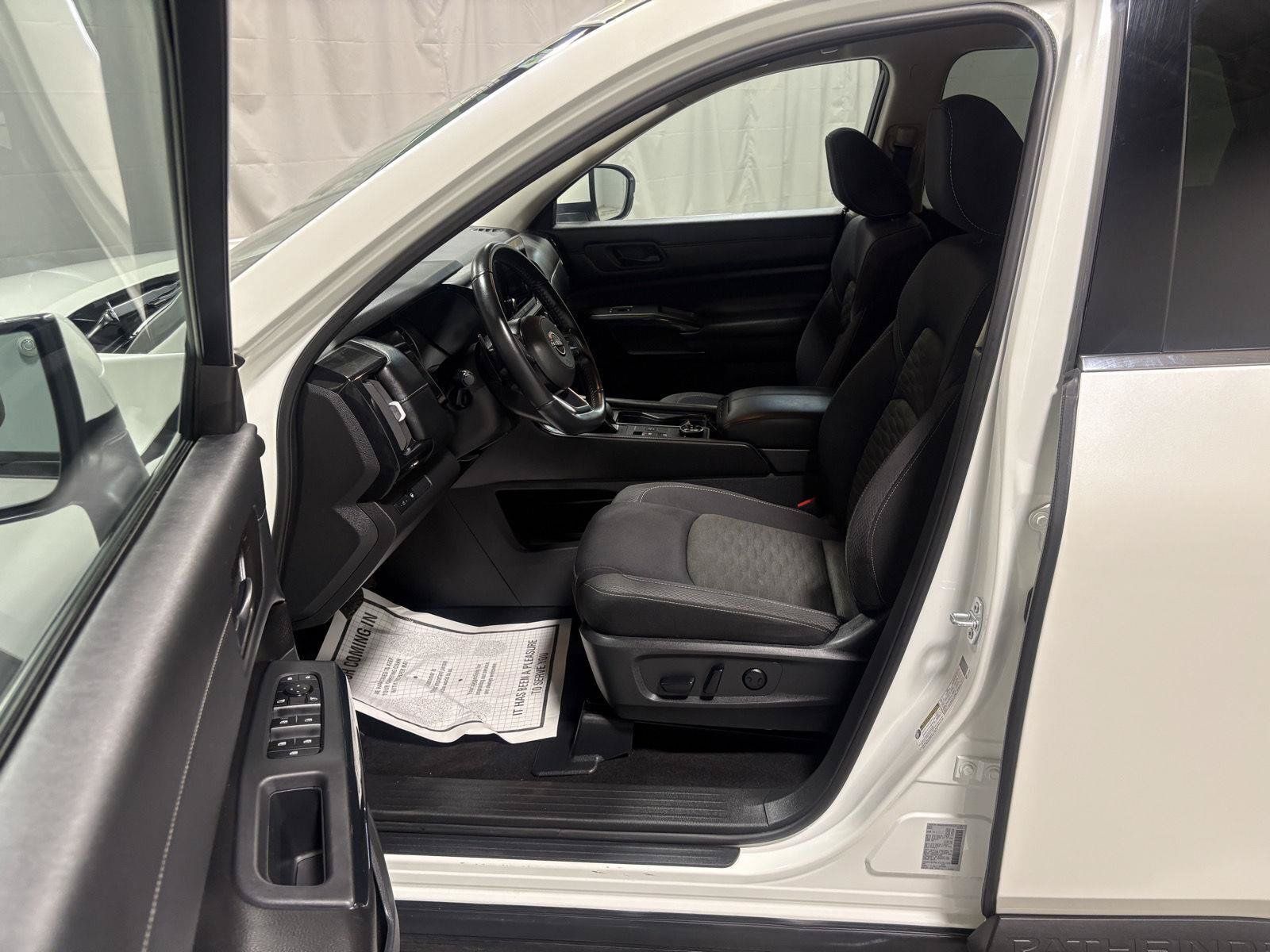 Used 2024 Nissan Pathfinder SV AWD/4WD image 2
