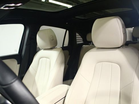 Used 2025 Mercedes-Benz GLA 250 4MATIC image 17