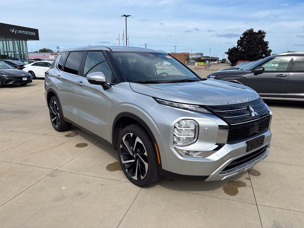 Used 2023 Mitsubishi Outlander SE AWD/4WD image 7