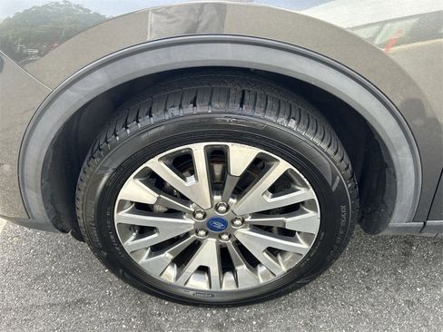 Used 2020 Ford Escape Titanium image 10