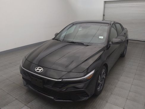 Used 2025 Hyundai Elantra Sport FWD image 15