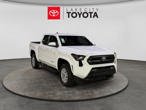 Used 2025 Toyota Tacoma SR5 RWD image 13